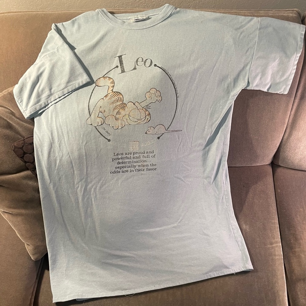 1978 Garfield Leo Zodiac Sleep Shirt